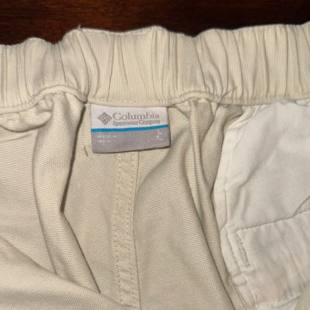 Columbia Men's Cream PFG Cargo Shorts - Large - Picture 3 of 8